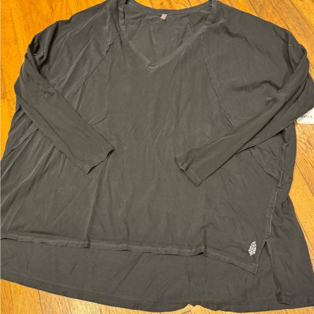 FP MOVEMENT black v neck!Very versatile! 🖤Not too light or heavy🖤zoom in 4 more: